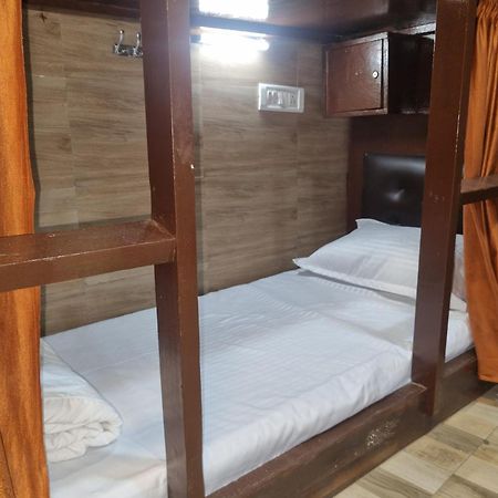 Unibed Dormitory Mumbai Exterior foto
