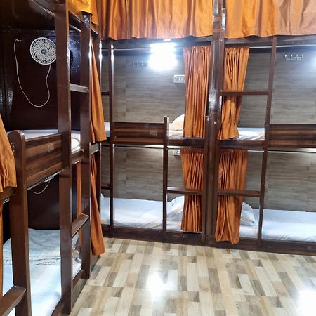 Unibed Dormitory Mumbai Exterior foto