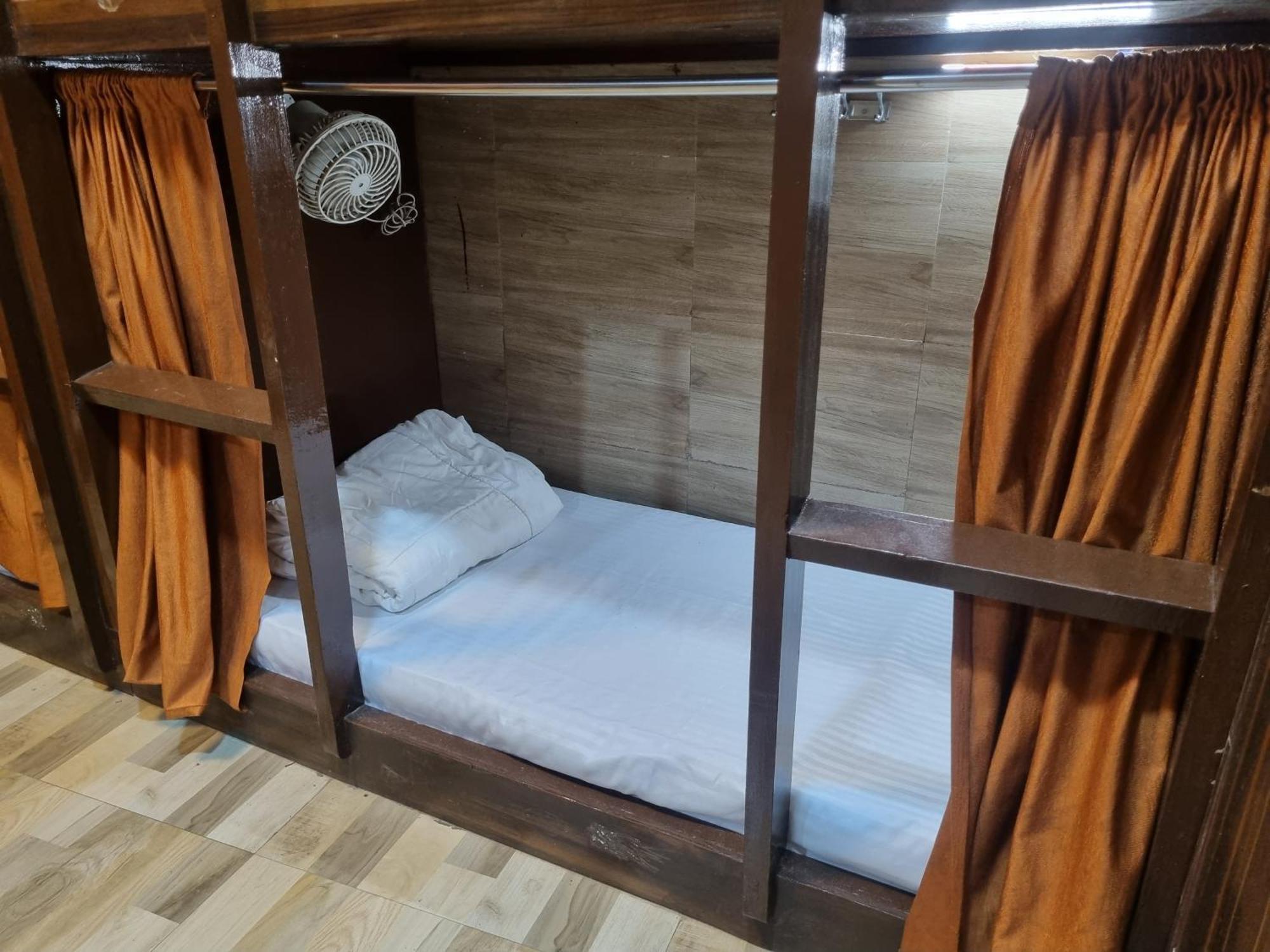 Unibed Dormitory Mumbai Exterior foto