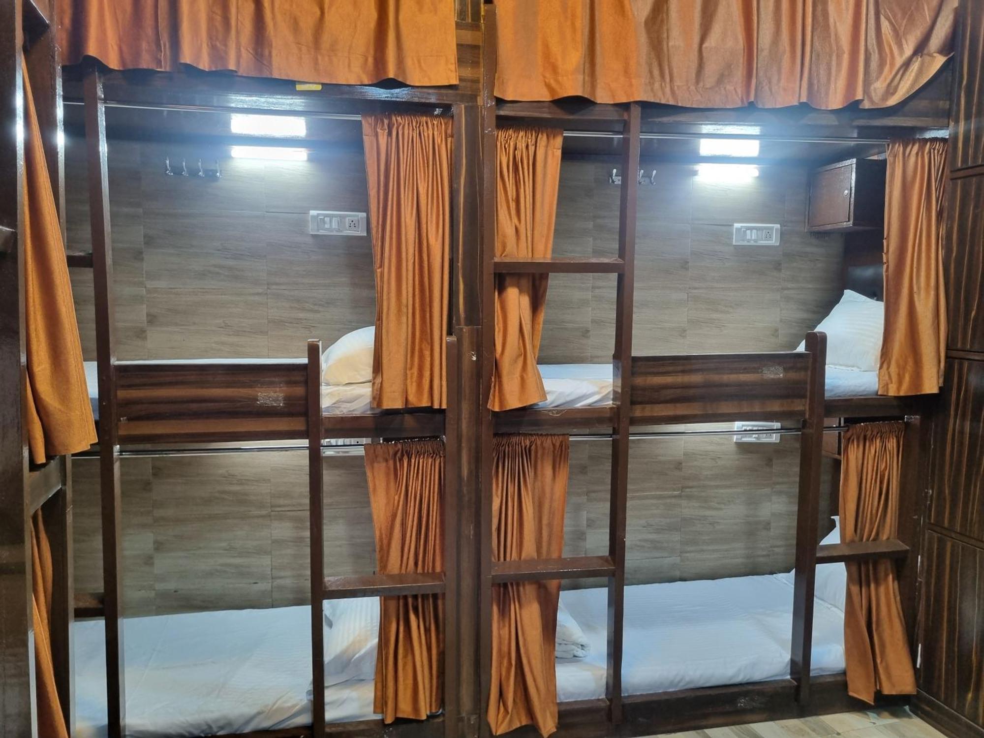 Unibed Dormitory Mumbai Exterior foto