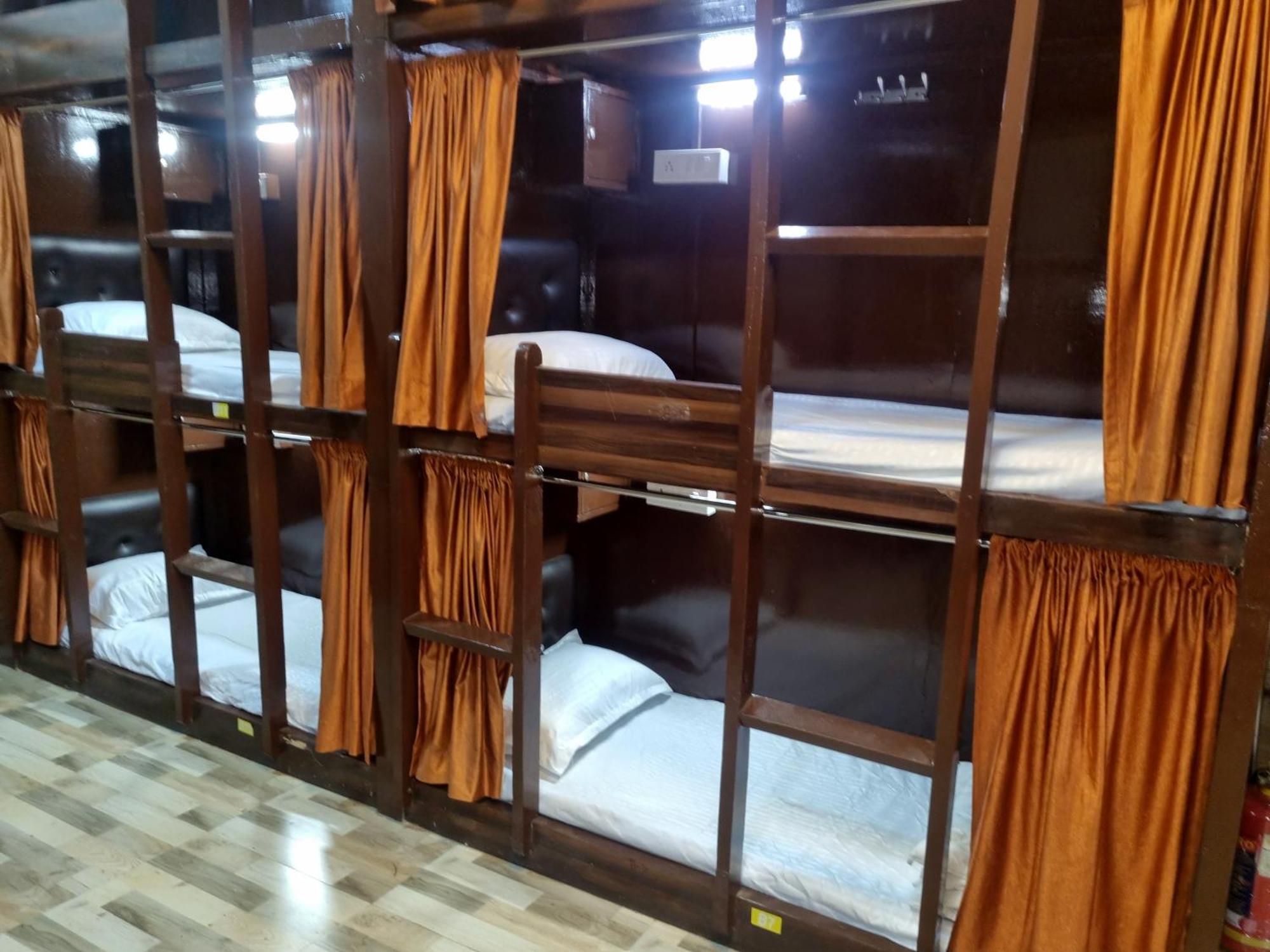 Unibed Dormitory Mumbai Exterior foto